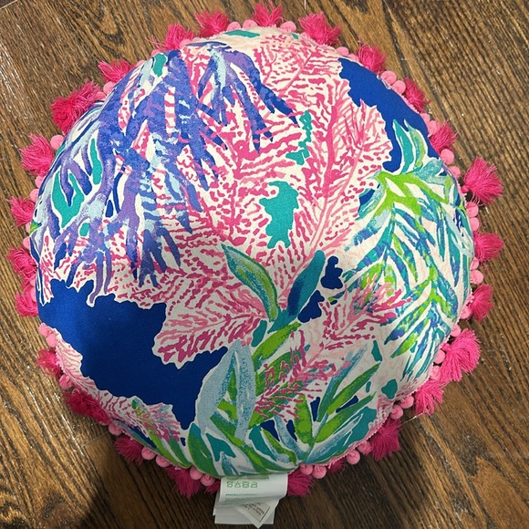 NWOT Lilly Pulitzer Pillow - Picture 2 of 4